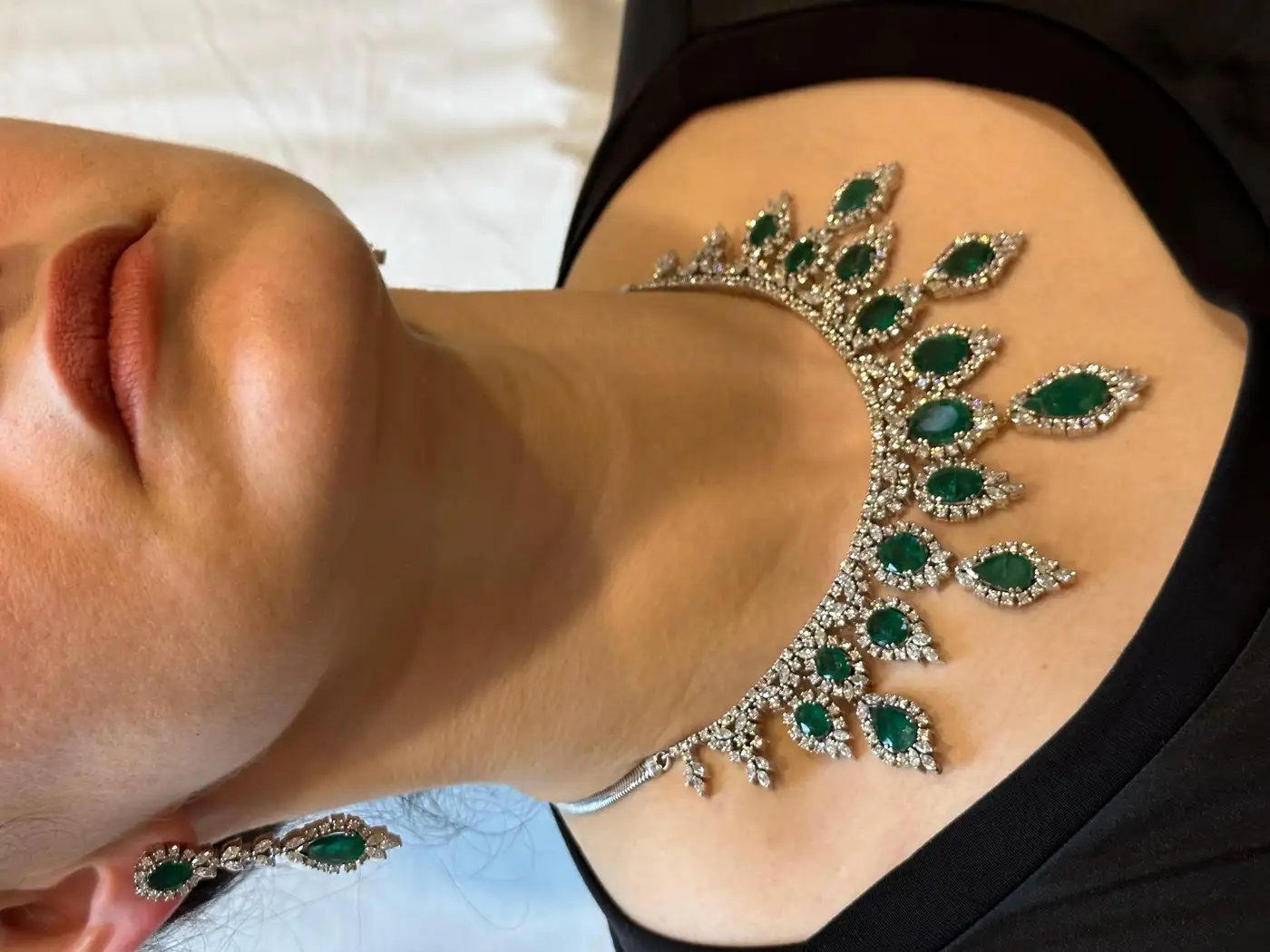 GIA-Certified-65-Ct-Emerald-and-Diamond-Necklace-and-Earring-Bridal-Suite-6.webp