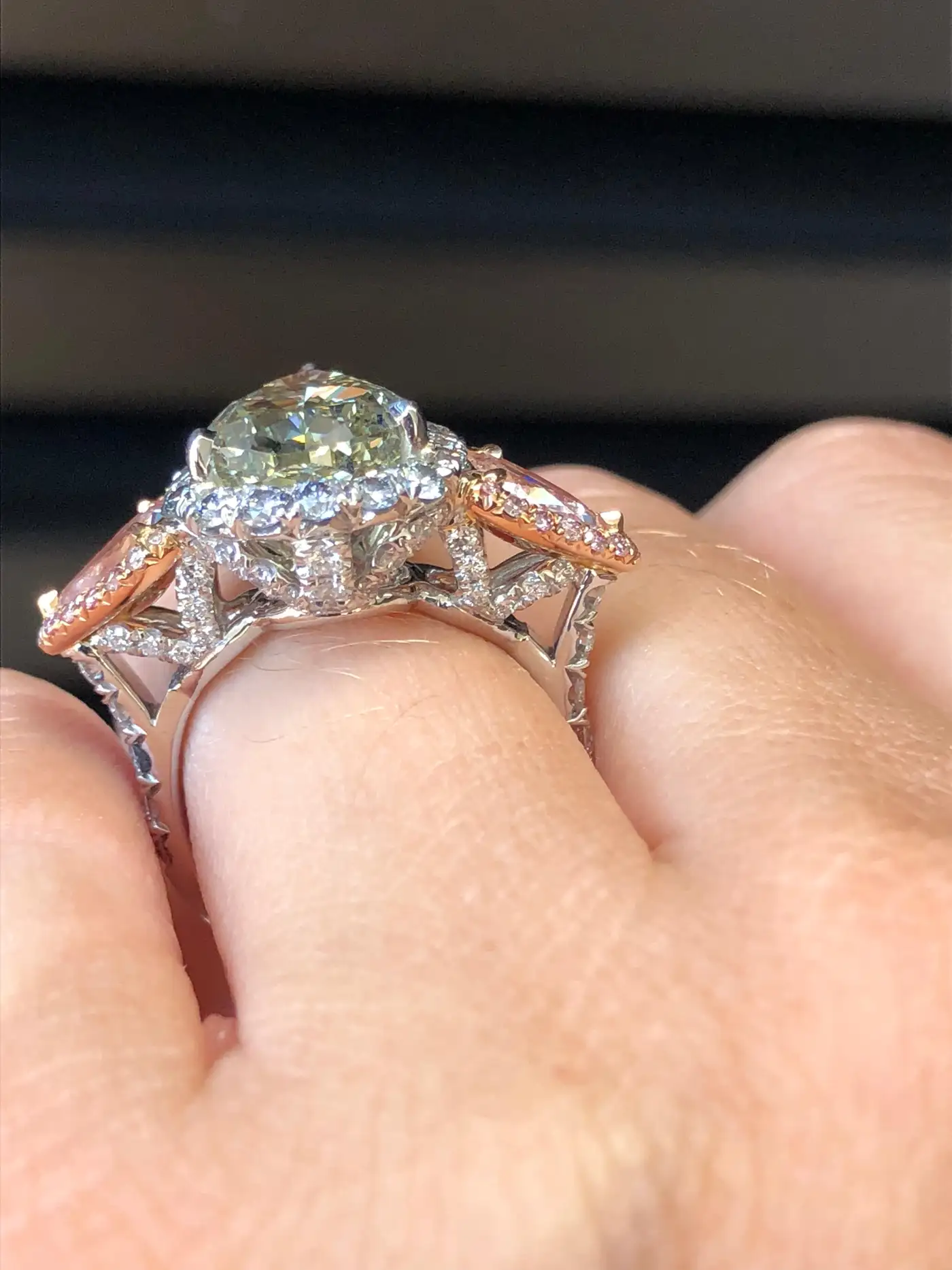 Green-Diamond-Ring-5.16-Carat-Pear-Shape-GIA-Certified-6.webp