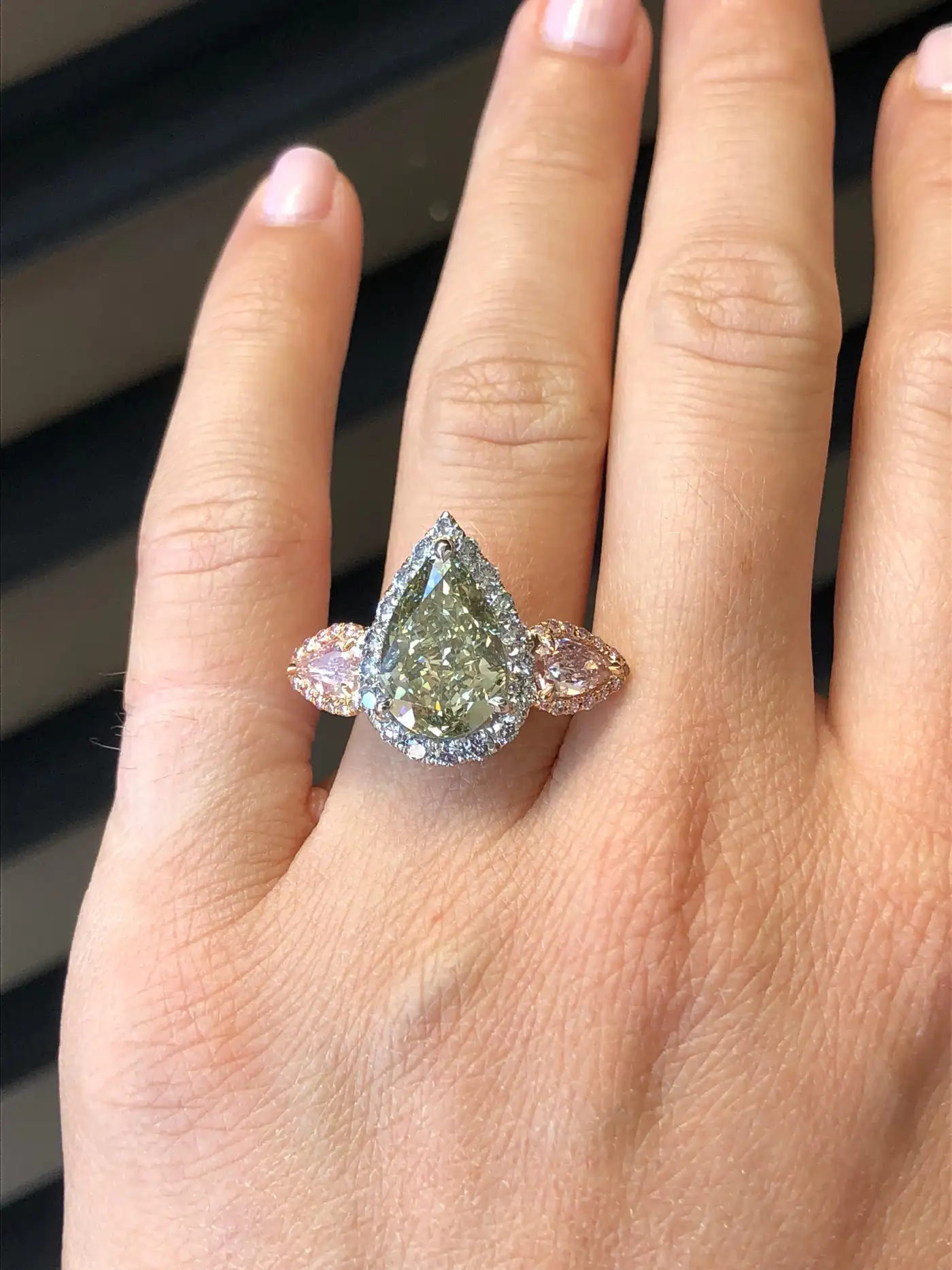 Green-Diamond-Ring-5.16-Carat-Pear-Shape-GIA-Certified-9.webp