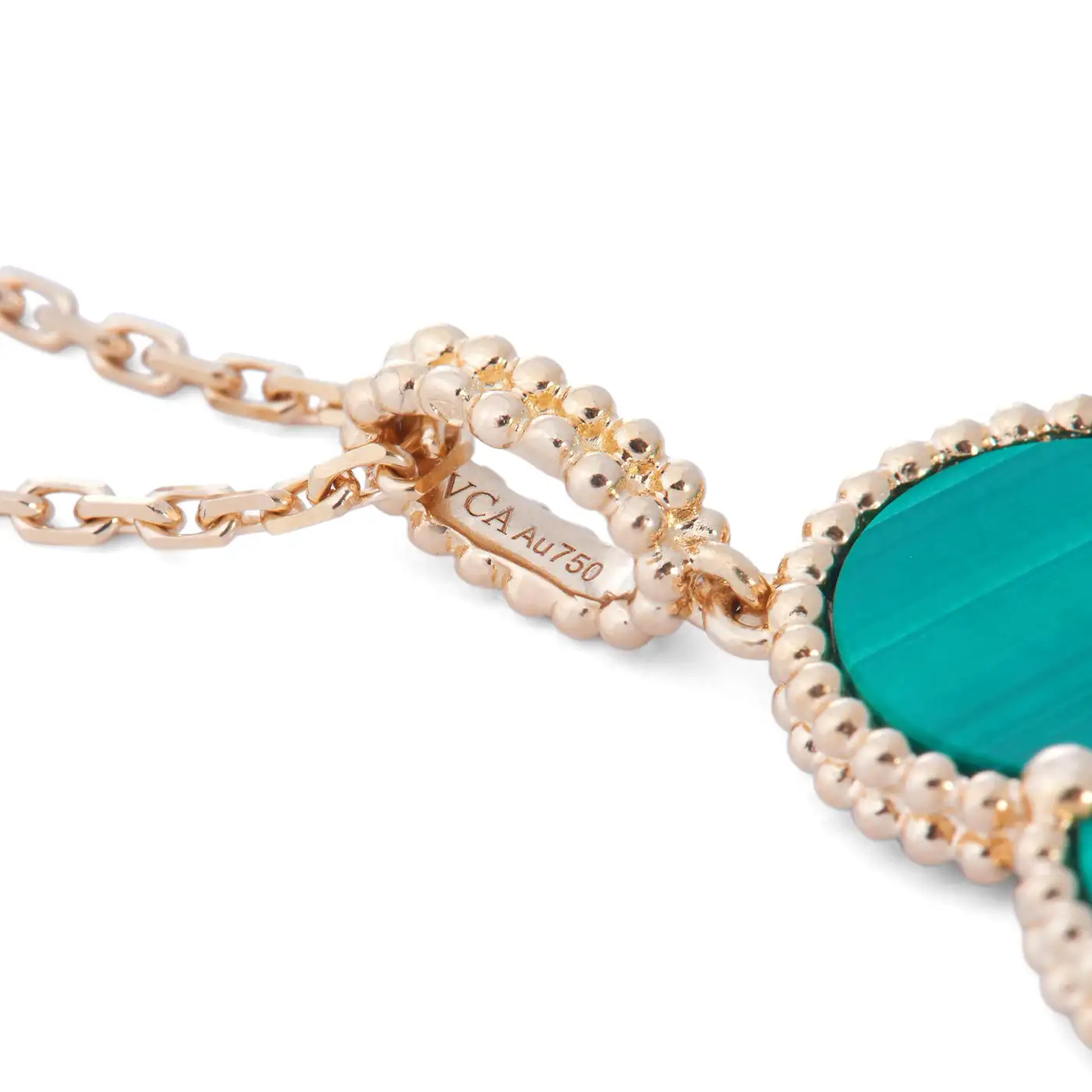 Magic-Alhambra-Yellow-Gold-and-Malachite-Pendant-6.webp