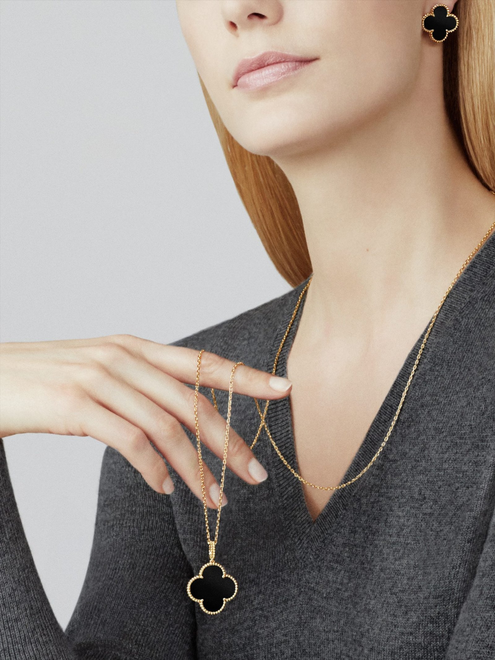 Magic-Alhambra-long-necklace-1-motif-1.jpeg