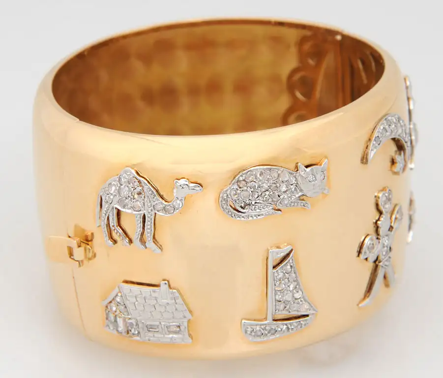 Retro-Art-Deco-Diamond-Platinum-Charms-Gold-Bangle-6.webp