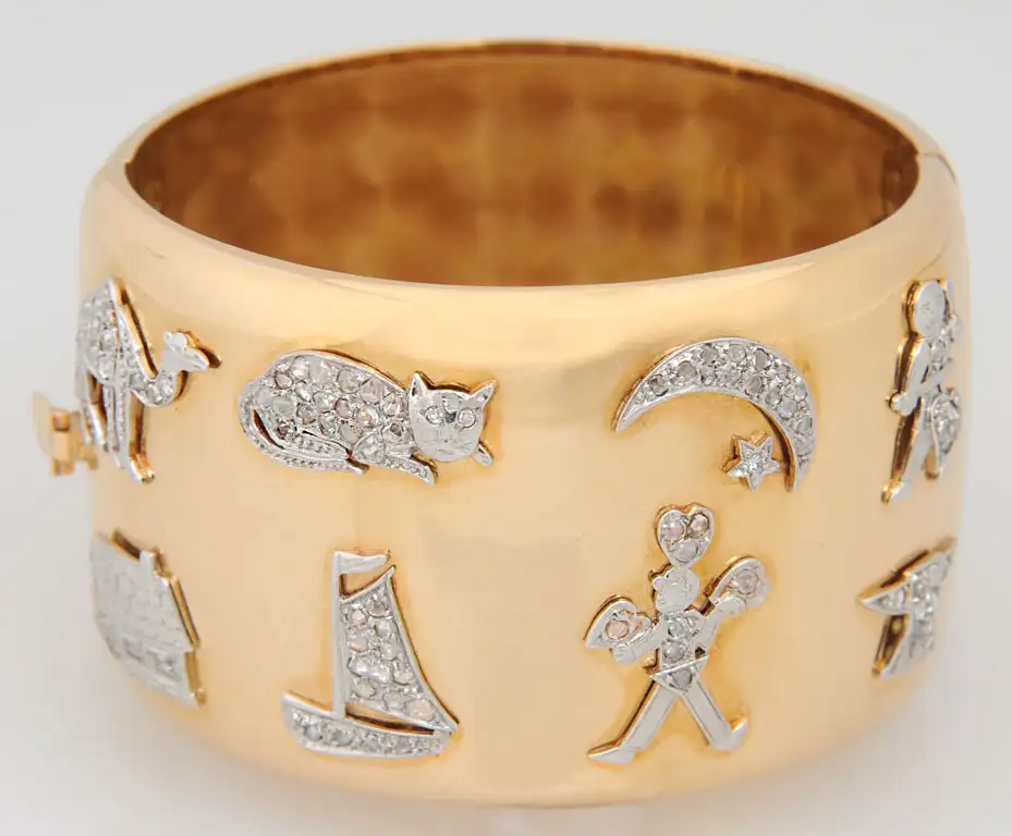 Retro-Art-Deco-Diamond-Platinum-Charms-Gold-Bangle-7.webp