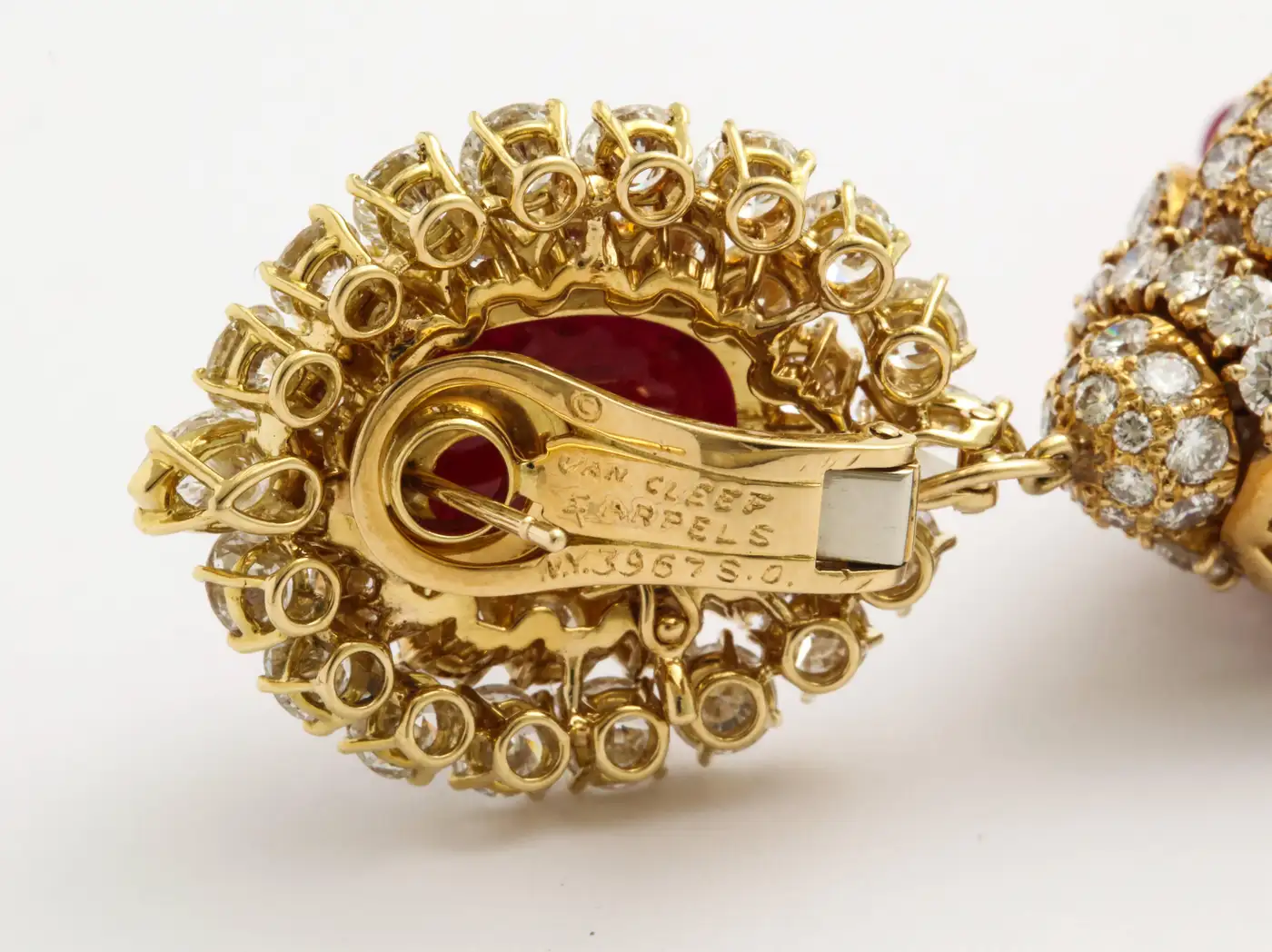 Ruby-Diamond-Day-and-Night-Tassel-Earrings-Magnificent-Van-Cleef-Arpels-3.webp