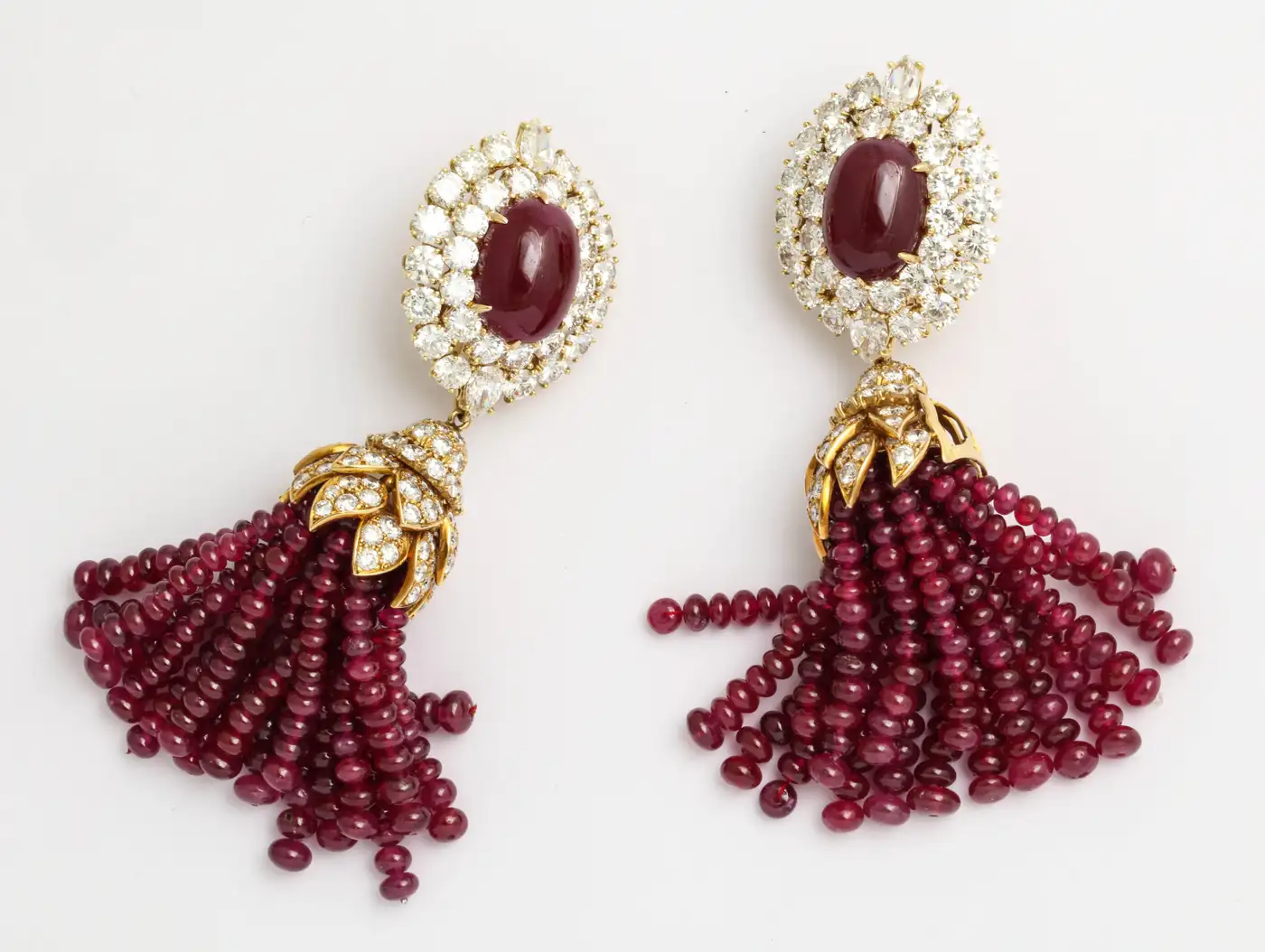 Ruby-Diamond-Day-and-Night-Tassel-Earrings-Magnificent-Van-Cleef-Arpels-6.webp
