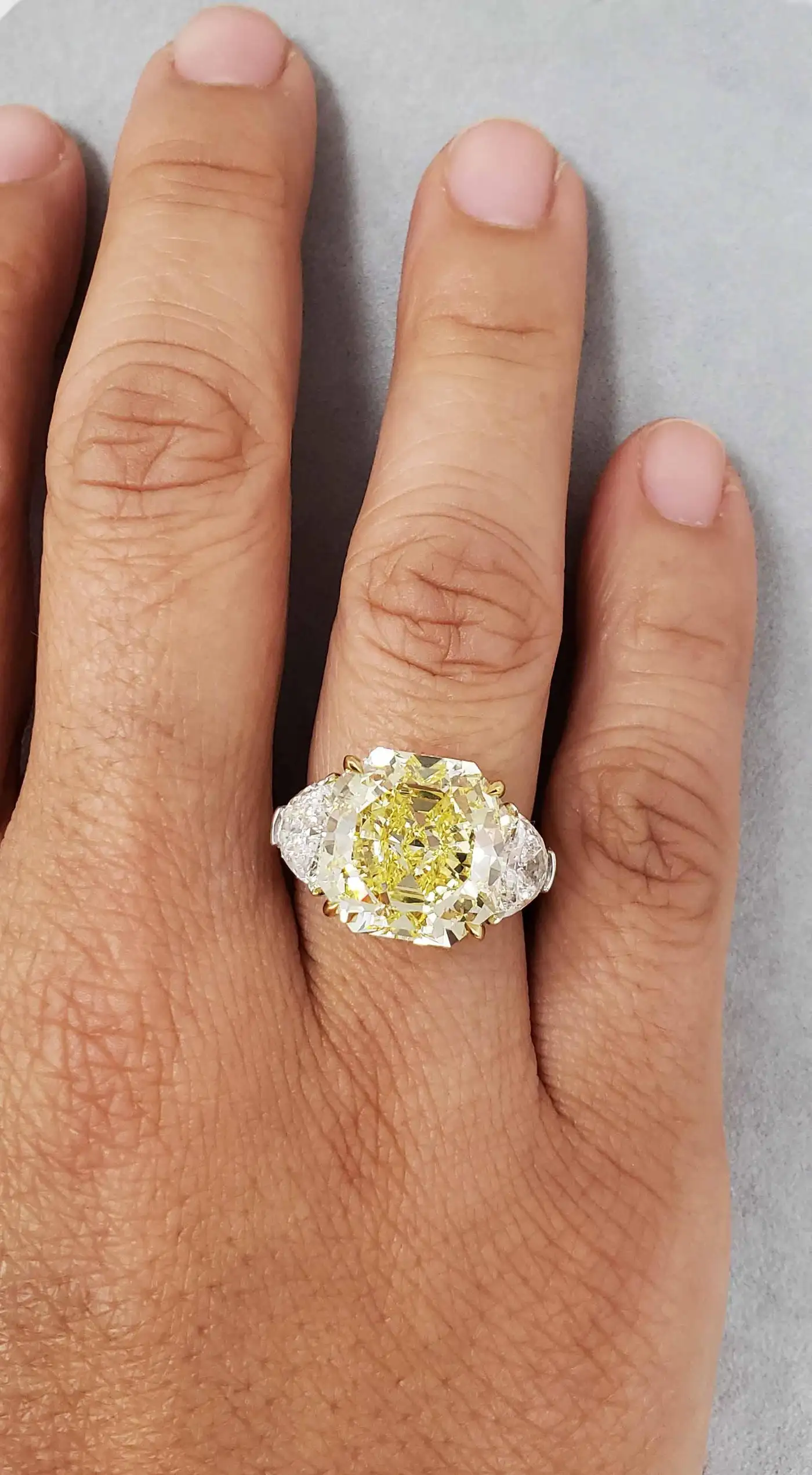 Scarselli-10-Carat-Fancy-Intense-Yellow-Internally-Flawless-Radiant-Diamond-Ring-5.webp