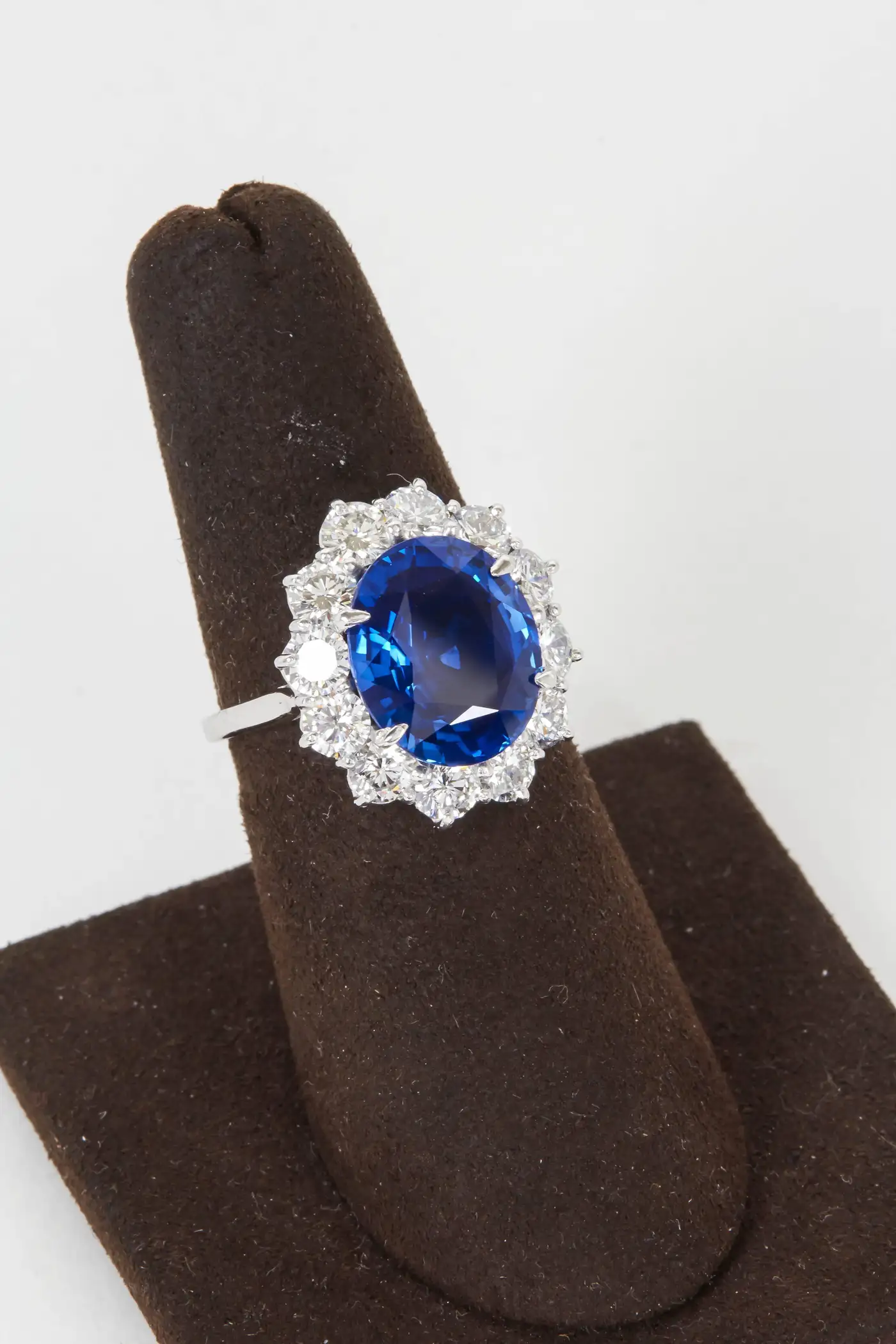Stunning-6-Carat-GIA-Certified-Sapphire-Diamond-Platinum-Ring-6.webp