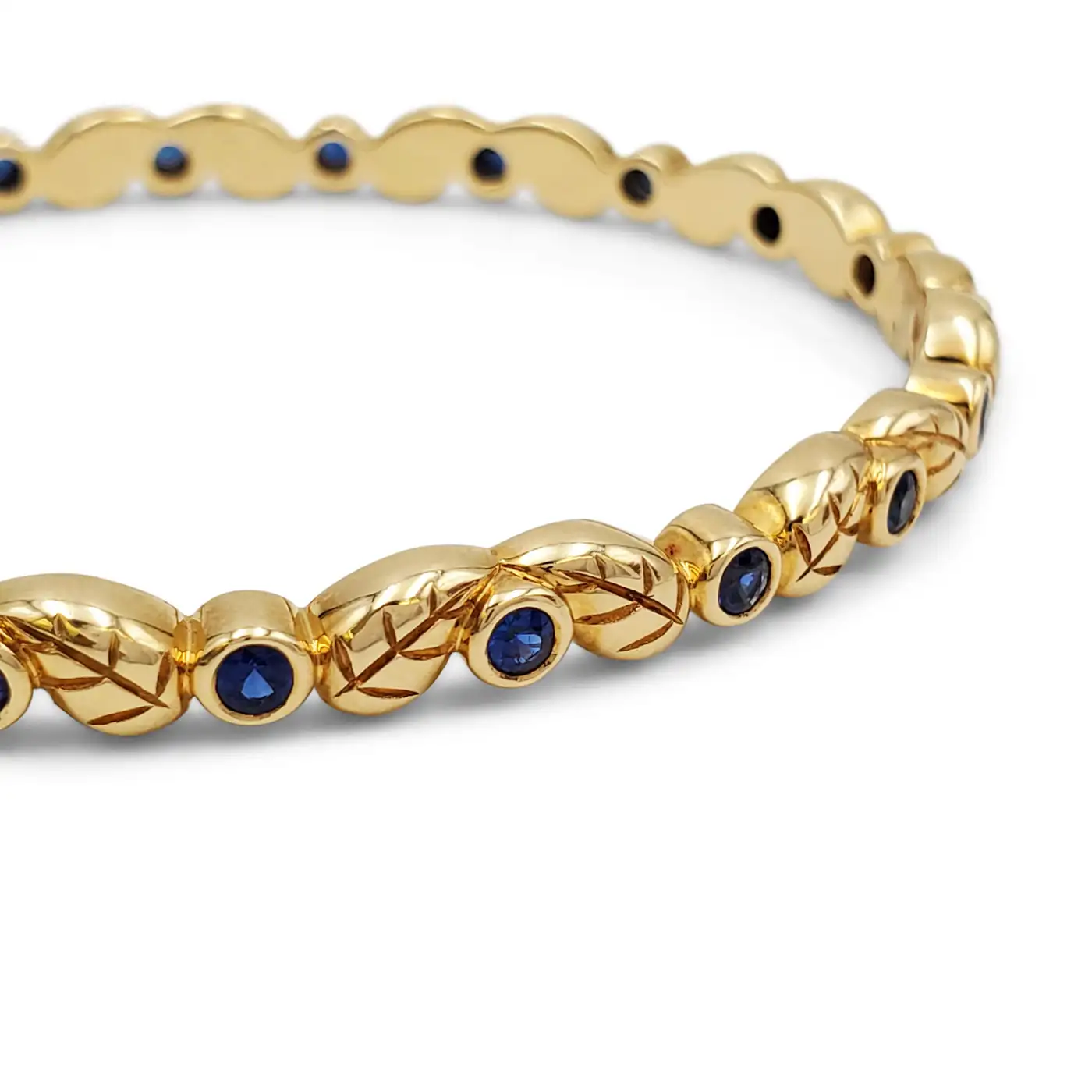 Temple-St.-Clair-Yellow-Gold-Sapphire-Bangle-Bracelet-4.webp