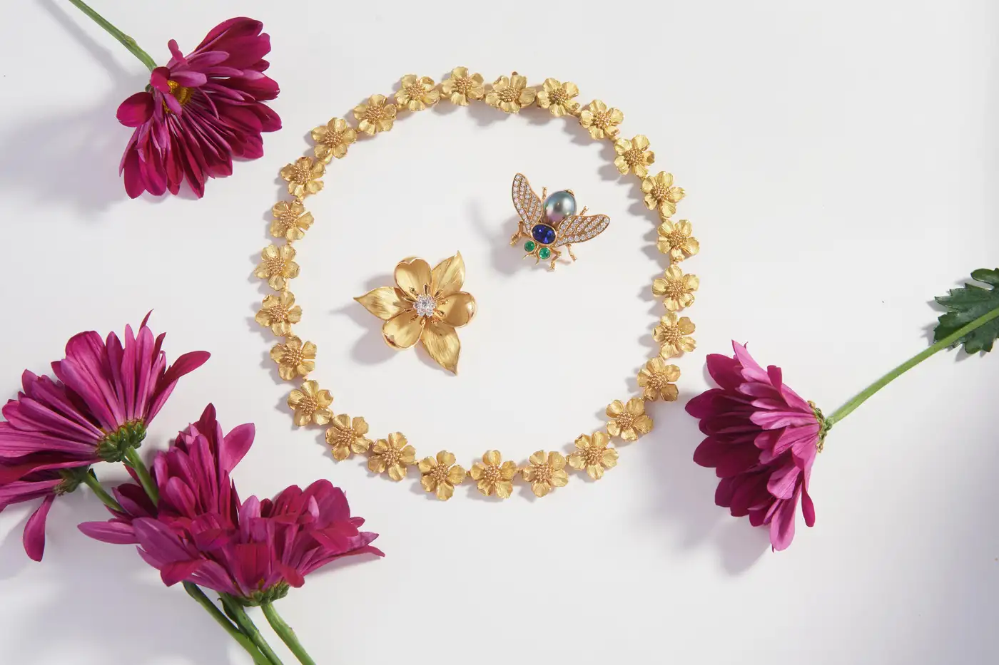 Tiffany-Co.-Dogwood-Flower-Gold-Necklace-2.webp