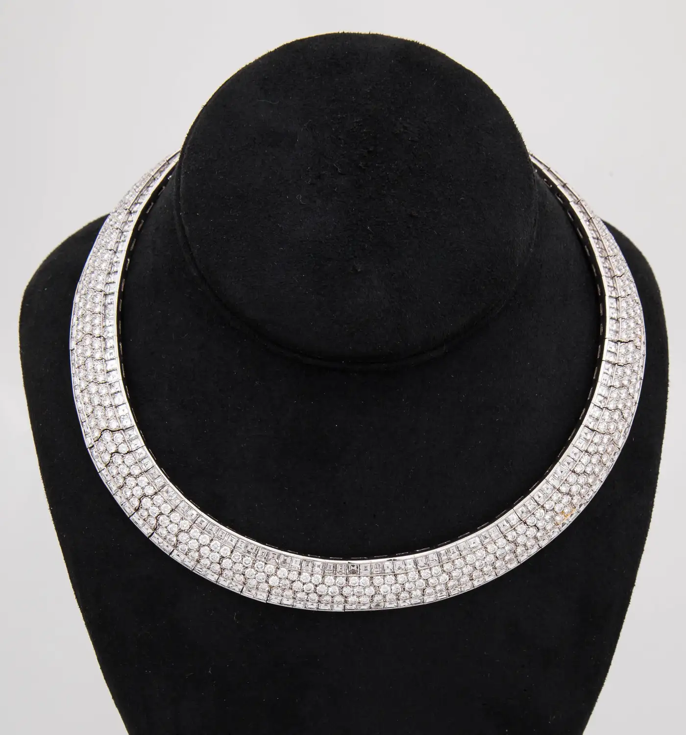 Van-Cleef-Arpels-Diamond-Flexible-Necklace-8.webp
