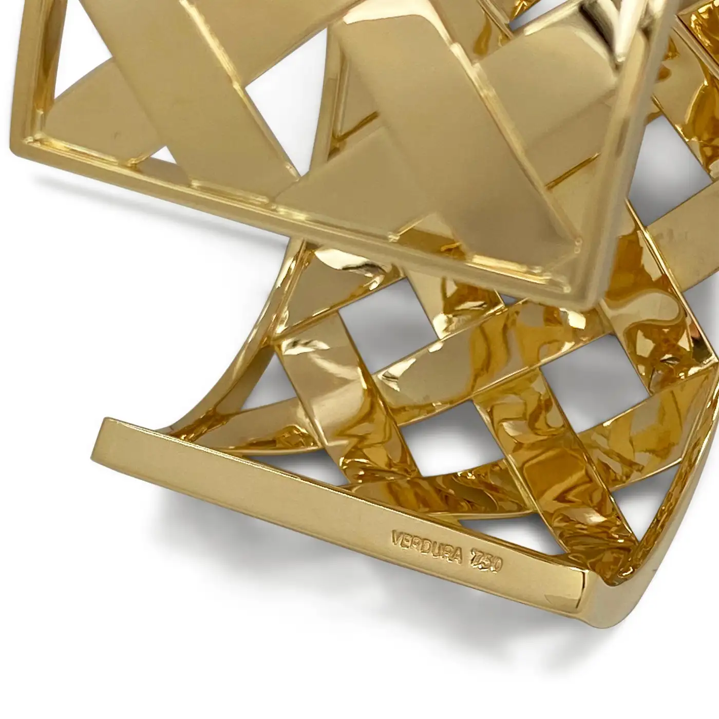Verdura-Criss-Cross-Yellow-Gold-Cuff-2.webp