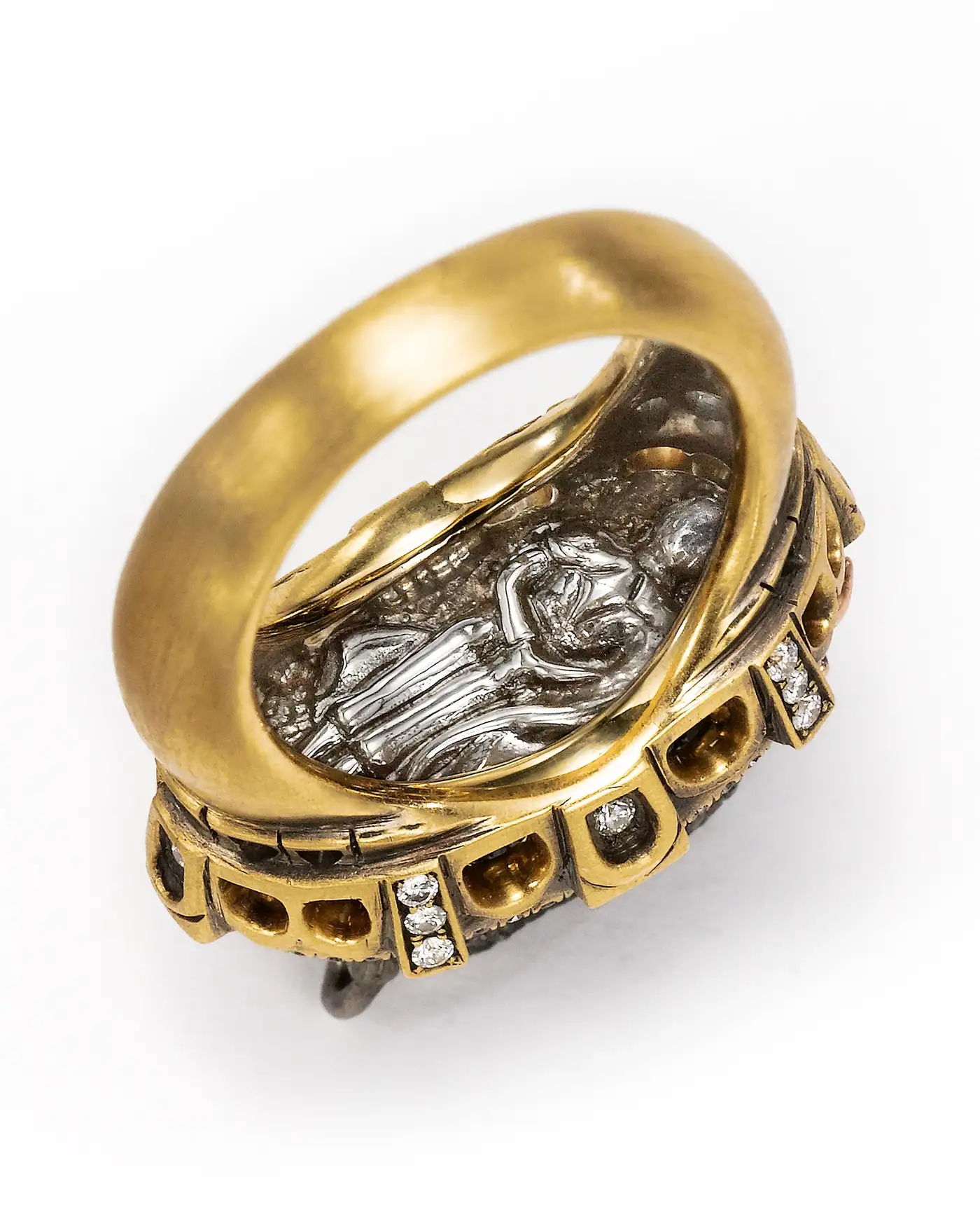 Wendy-Brandes-7-Ring-Diamond-and-Coloured-Gemstone-Animal-Design-Collection-11.webp