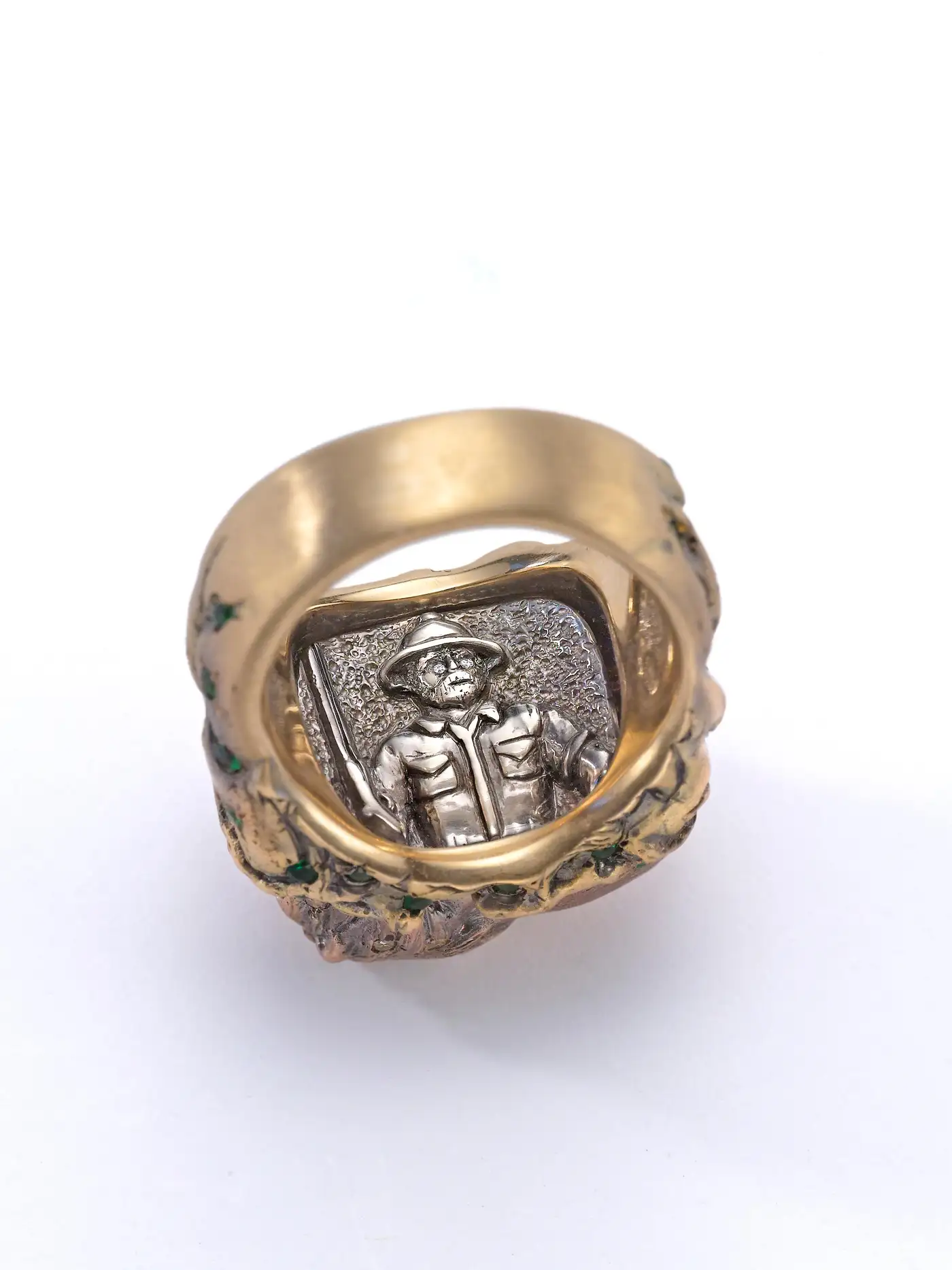 Wendy-Brandes-7-Ring-Diamond-and-Coloured-Gemstone-Animal-Design-Collection-15.webp