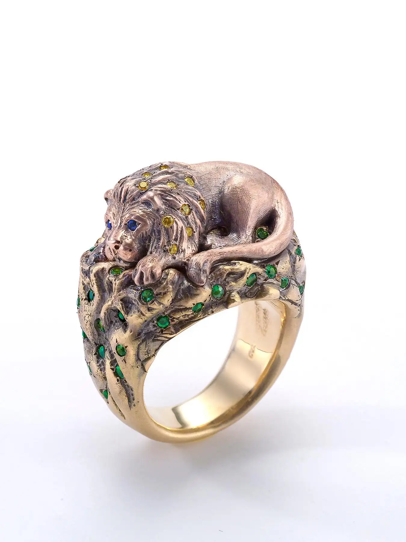 Wendy-Brandes-7-Ring-Diamond-and-Coloured-Gemstone-Animal-Design-Collection-17.webp