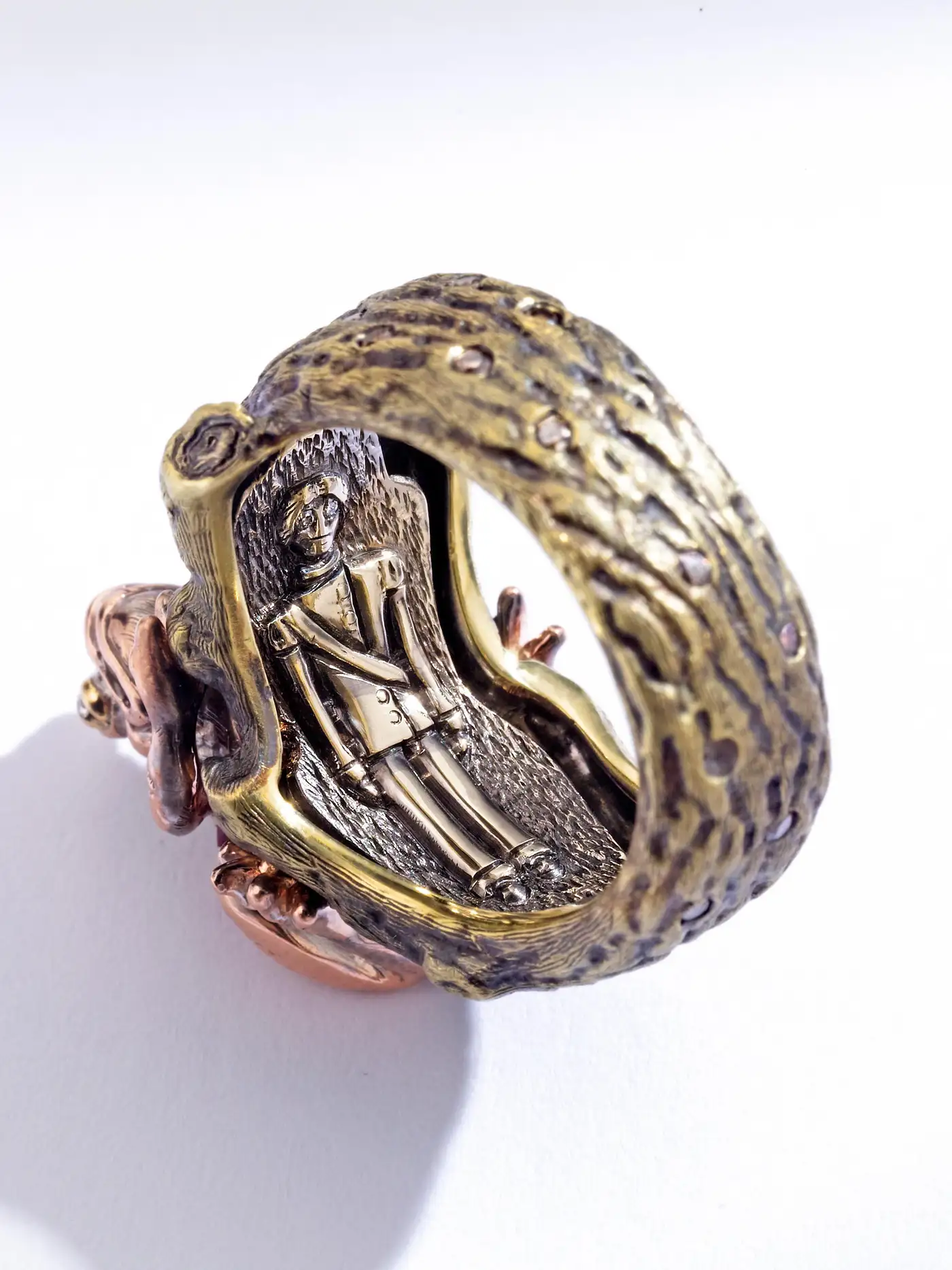 Wendy-Brandes-7-Ring-Diamond-and-Coloured-Gemstone-Animal-Design-Collection-18.webp