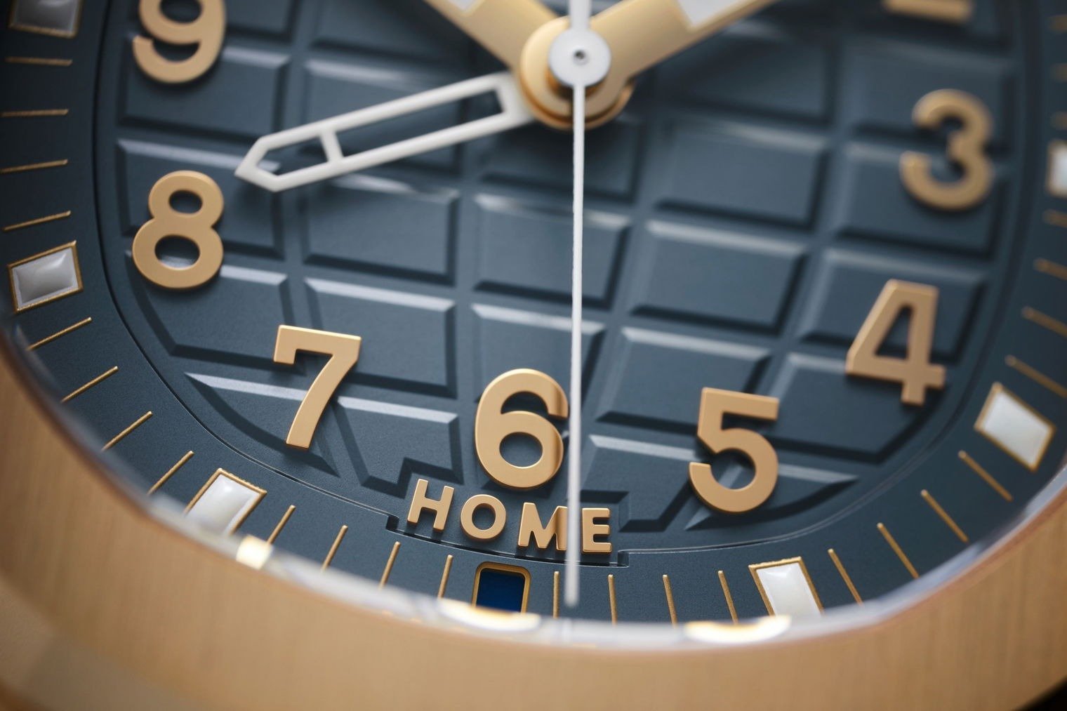 patek-philippe-aquanaut-travel-t-3-1.jpg