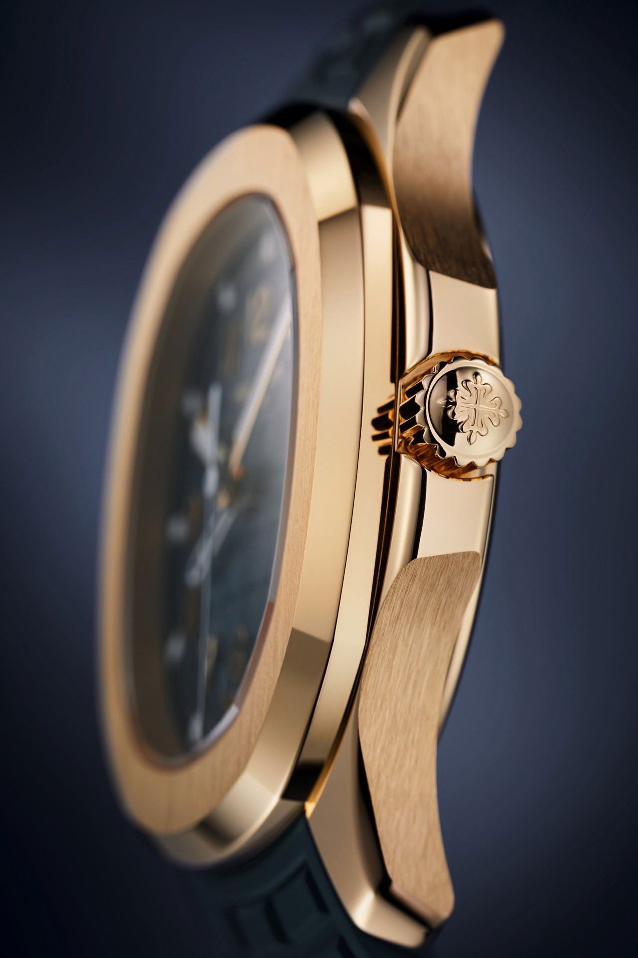 patek-philippe-aquanaut-travel-t-7-1.jpg