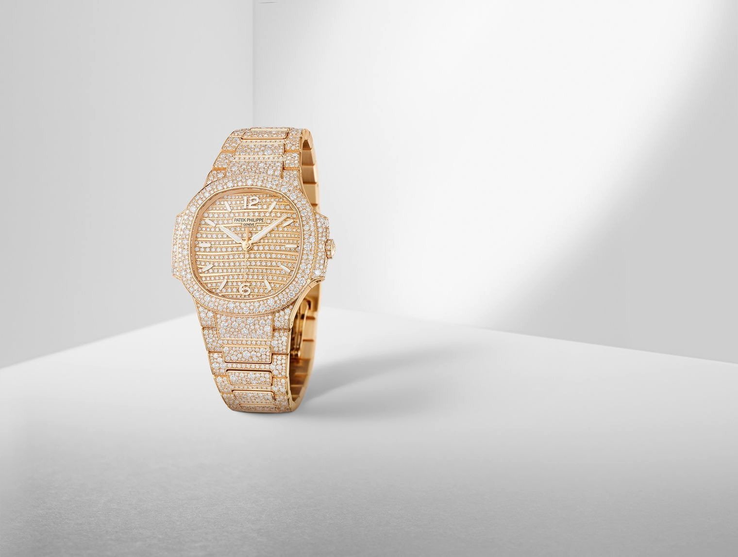 patek-philippe-nautilus-71181450-4.jpg